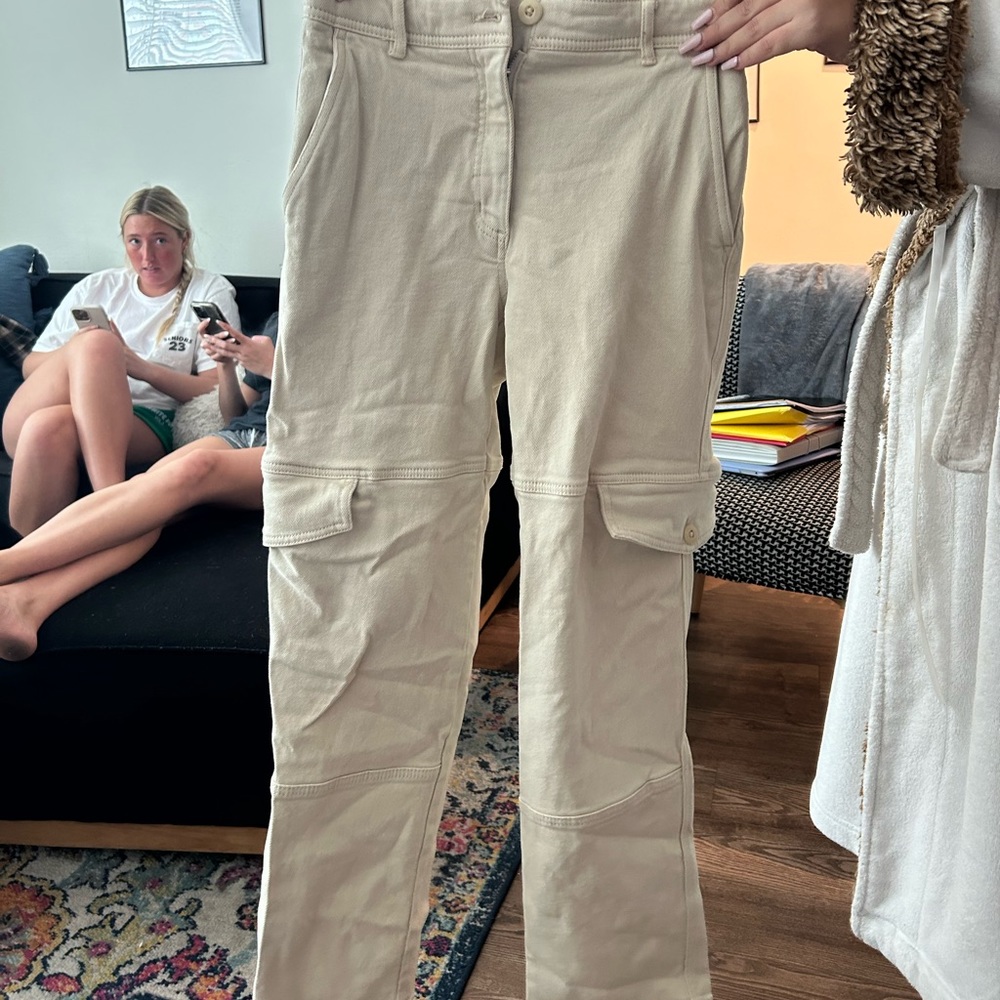 Aritzia cream Wilfred Free cargo pant